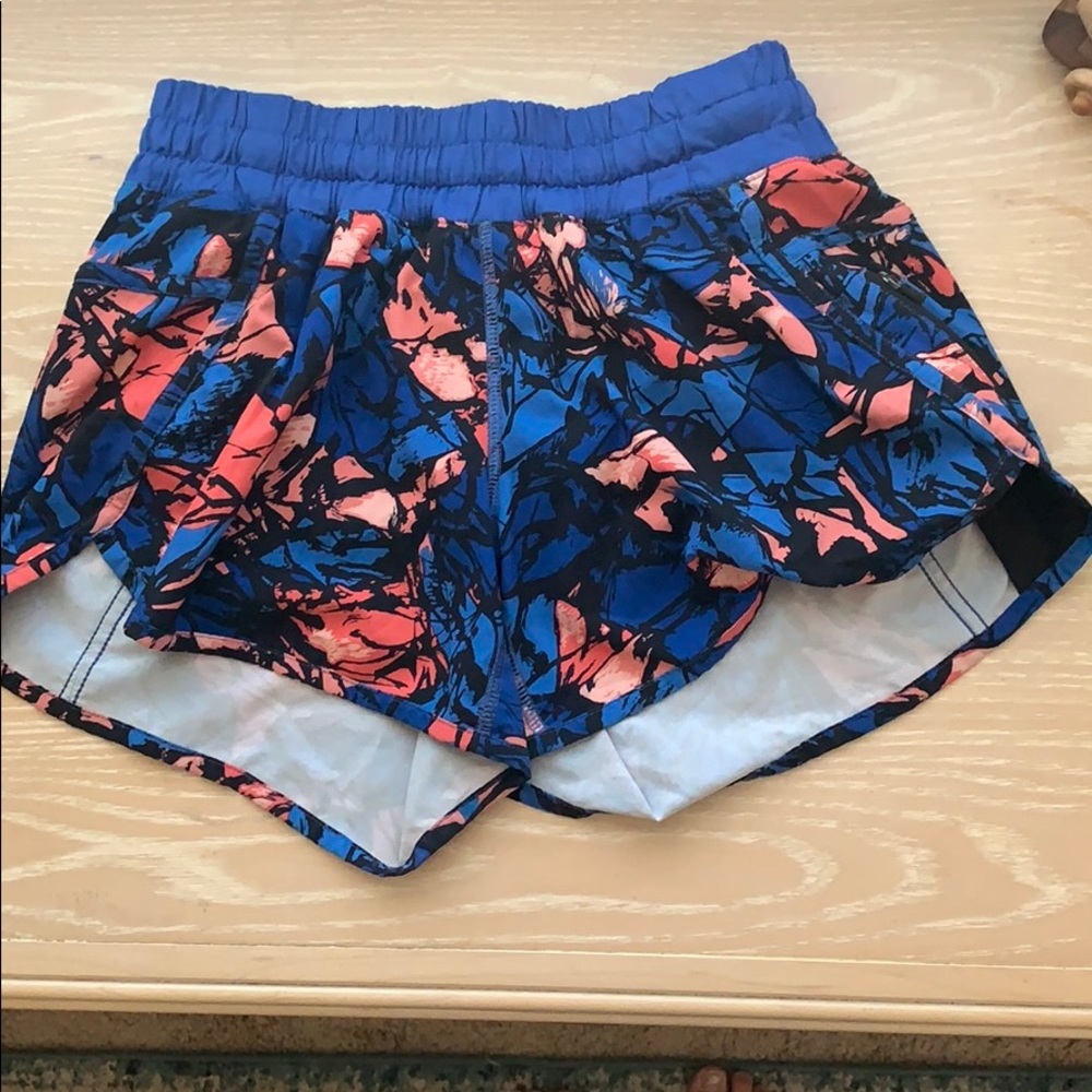 Lulu Lemon size 6 tracker shorts